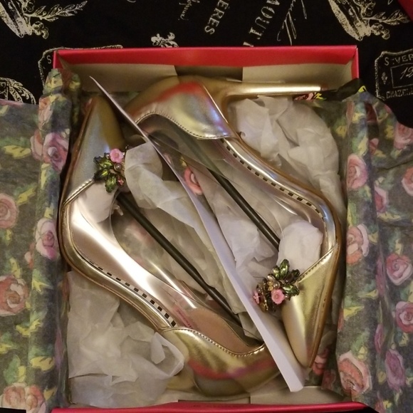 Betsey Johnson Pumps - Picture 1 of 6